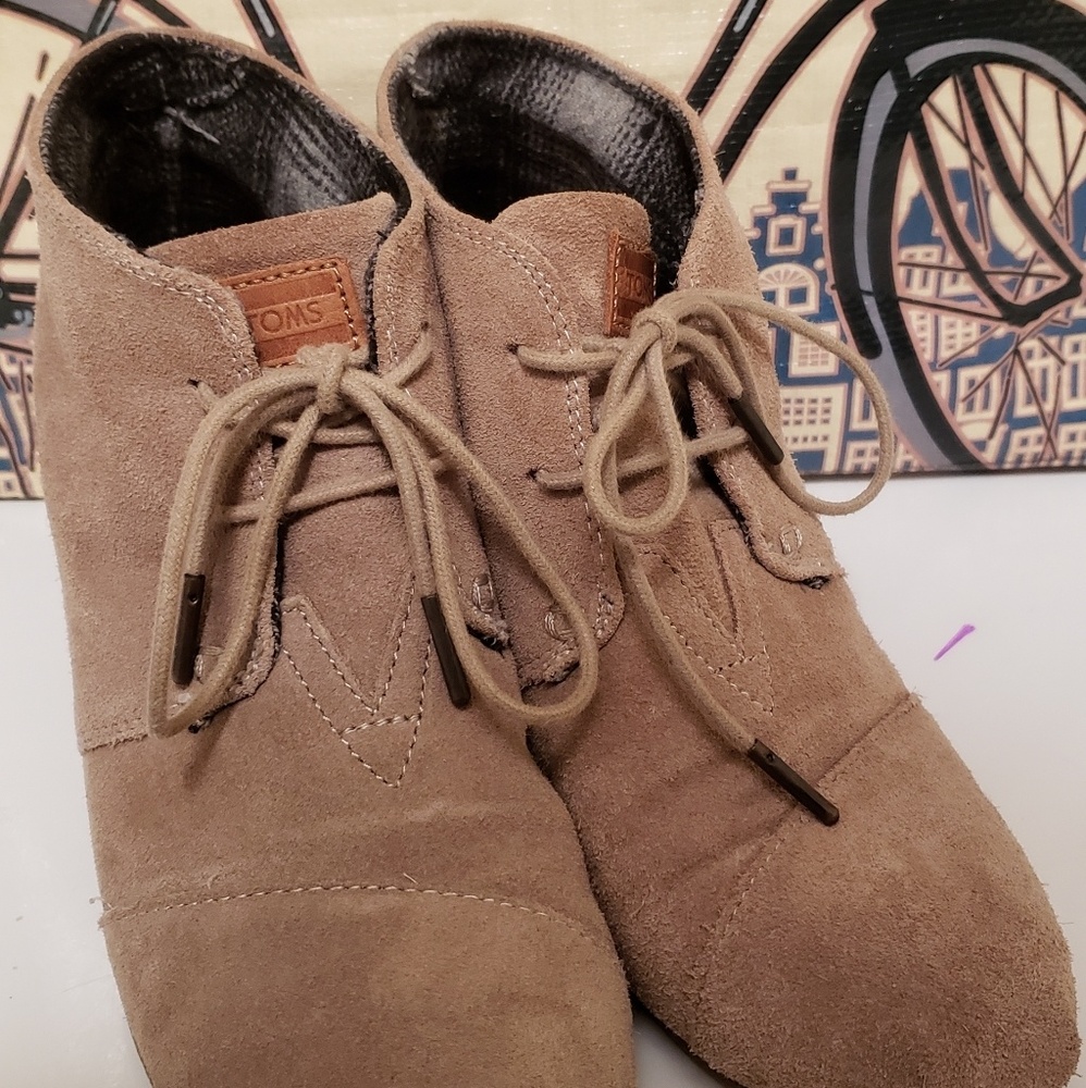 TOMS Desert Taupe Suede Wedges 8.5W